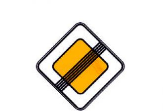 구역 2.1 주요 교통 도로에 서명하세요.  주요 도로 표지판에 관한 교통 규칙.  교차로에서의 운전자 행동에 대한 교통 규정